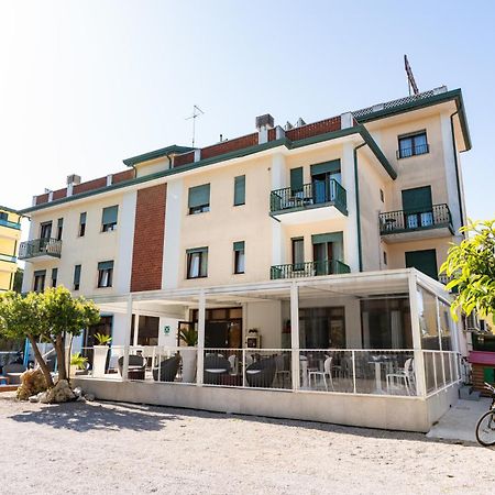Hotel Regina Caorle Exteriör bild